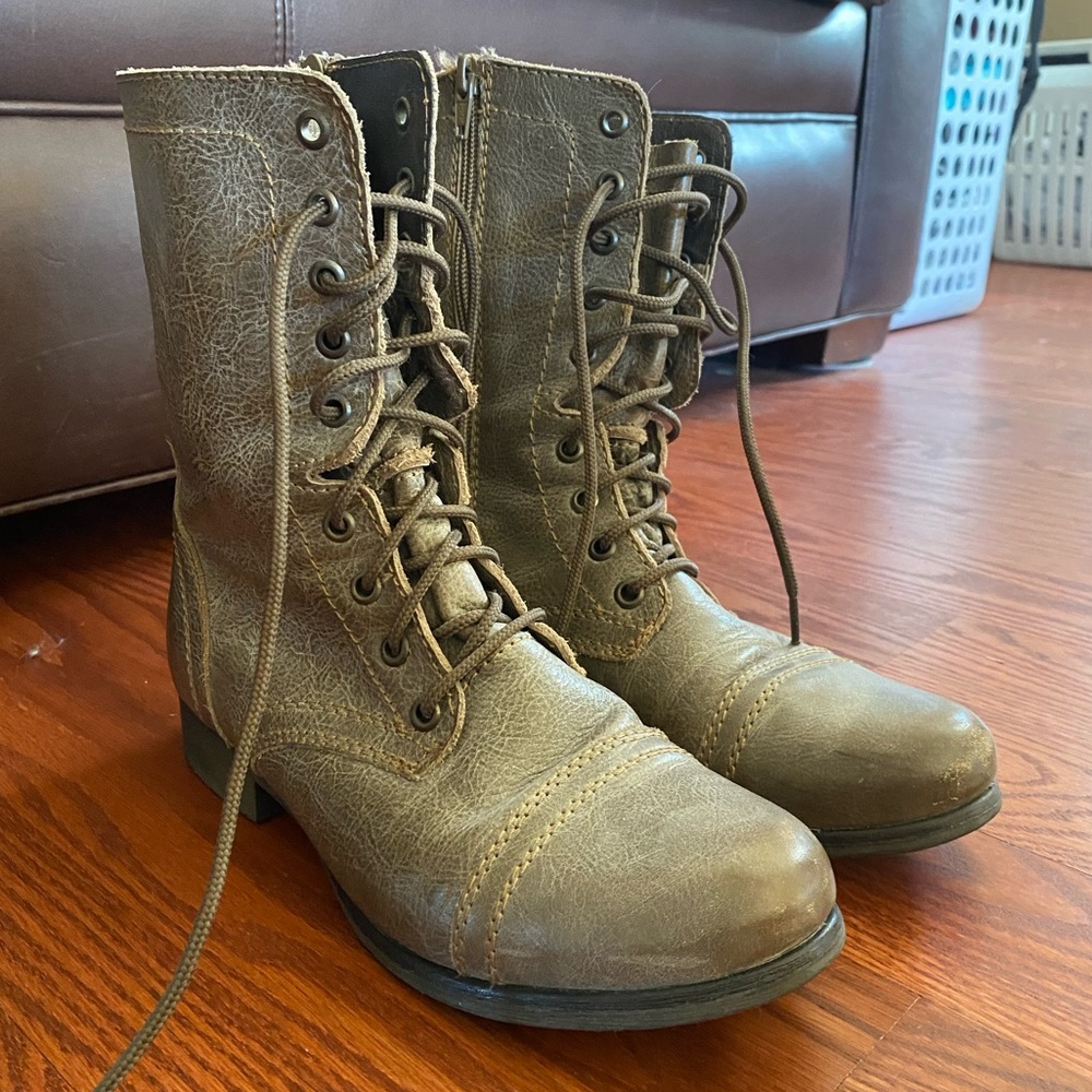 Steve Madden Troopa Boot Taupe